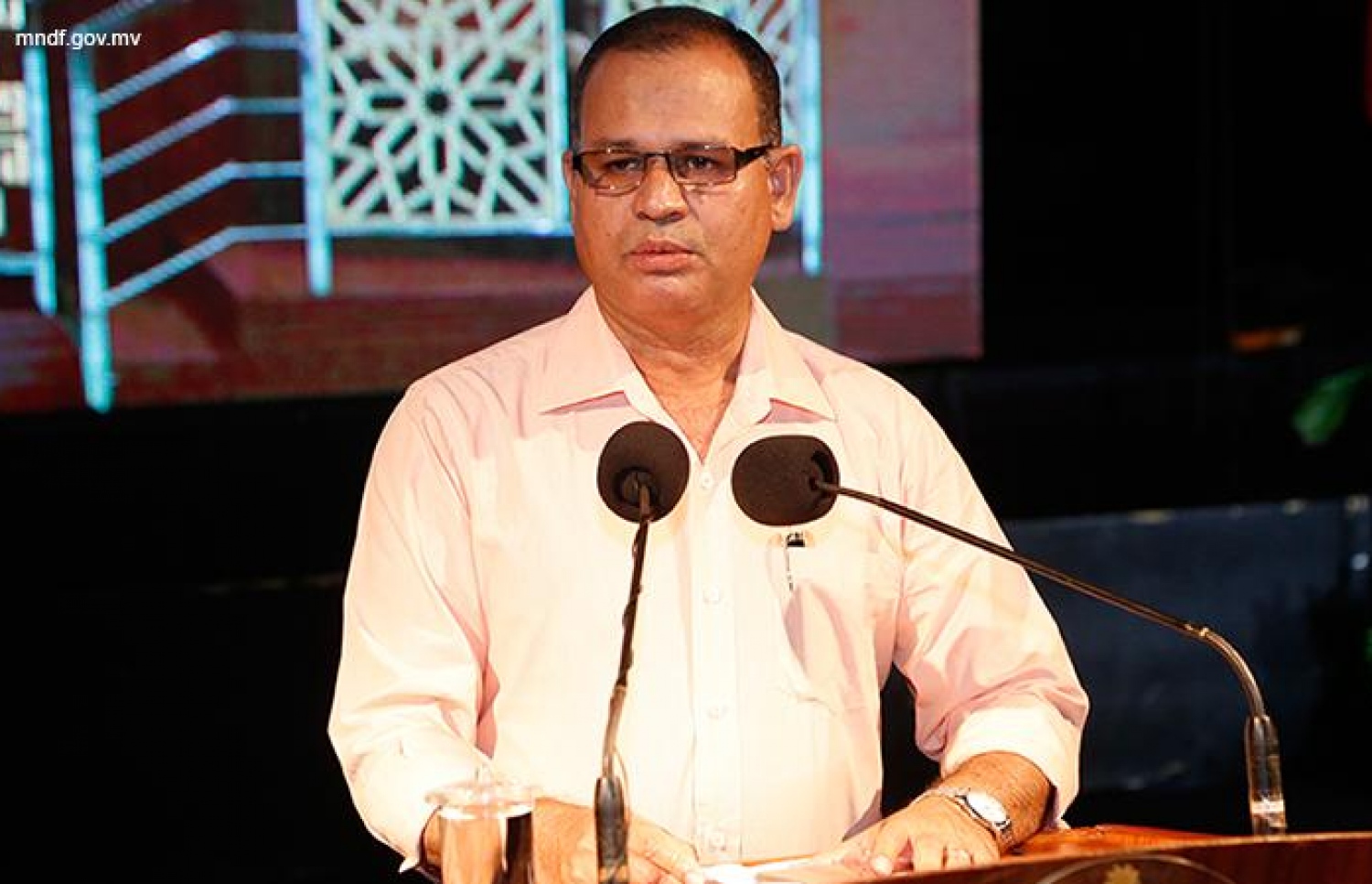 ޑިފެންސް މިނިސްޓަރު އާދަމް ޝަރީފް ވާހަކަ ދައްކަވަނީ. --ފޮޓޯ: އެމްއެންޑީފް