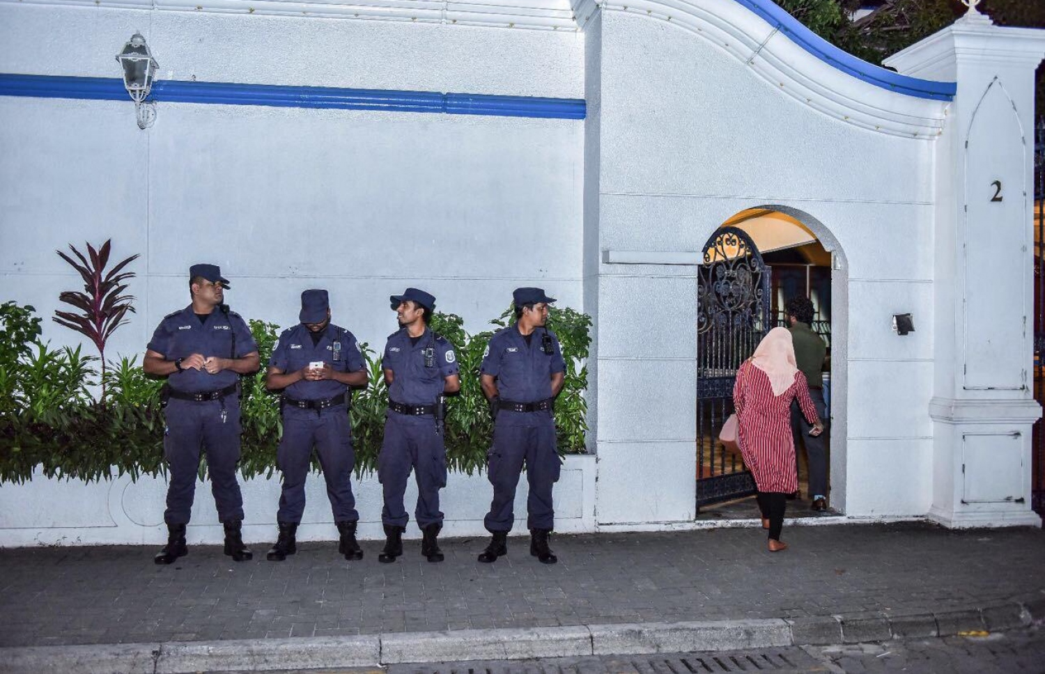 މަރުގެ ހުކުމެއް ސުޕްރީމް ކޯޓުން އިއްވި ރެއެއްގައި ފުލުހުން ސަލާމަތީ ކަންކަން ބަލަހައްޓަނީ - ފޮޓޯ: މިހާރު