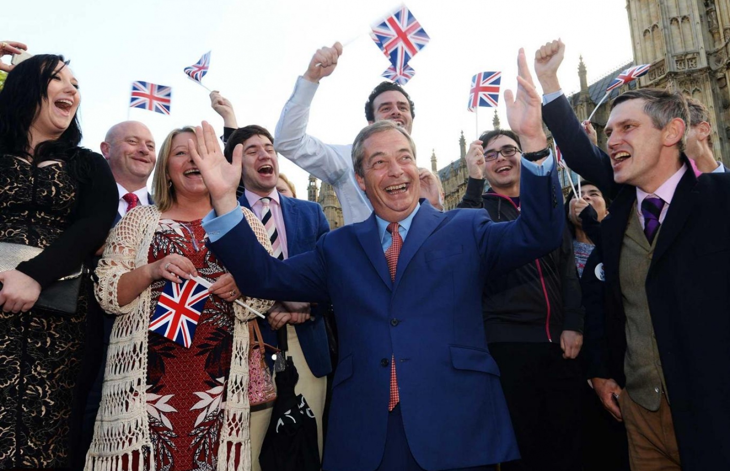 އިނގިރޭސި ވިލާތުގައި ނެގި ޚިޔާލު ހޯދުމުގެ ވޯޓު އީޔޫ އިން ވަކިވުމަށް ތާއީދު ކުރި މީހުންގެ ކޮޅަށް ކާމިޔާބުވުމުން އުފާފާޅު ކުރަނީ.