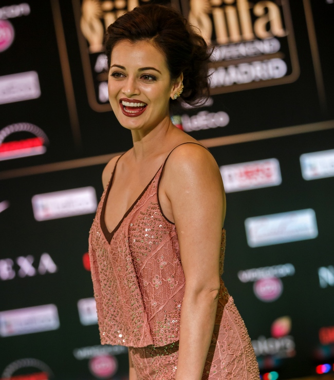 މެޑްރިޑް، ސްޕެއިން: ޖޫން 24، 2016: 17 ވަނަ އިންޓަނޭޝަނަލް އިންޑިއަން ފިލްމް އެވޯޑްސް (އައިފާ އެވޯޑްސް) ހަފްލާއަށް ބޮލީވުޑް އެކްޓްރެސް ޒޯޔާ އަކްތަރް ގްރީން ކާޕެޓުގައި ބައިވެރިވަނީ.-- ފޮޓޯ: އޭއެފްޕީ