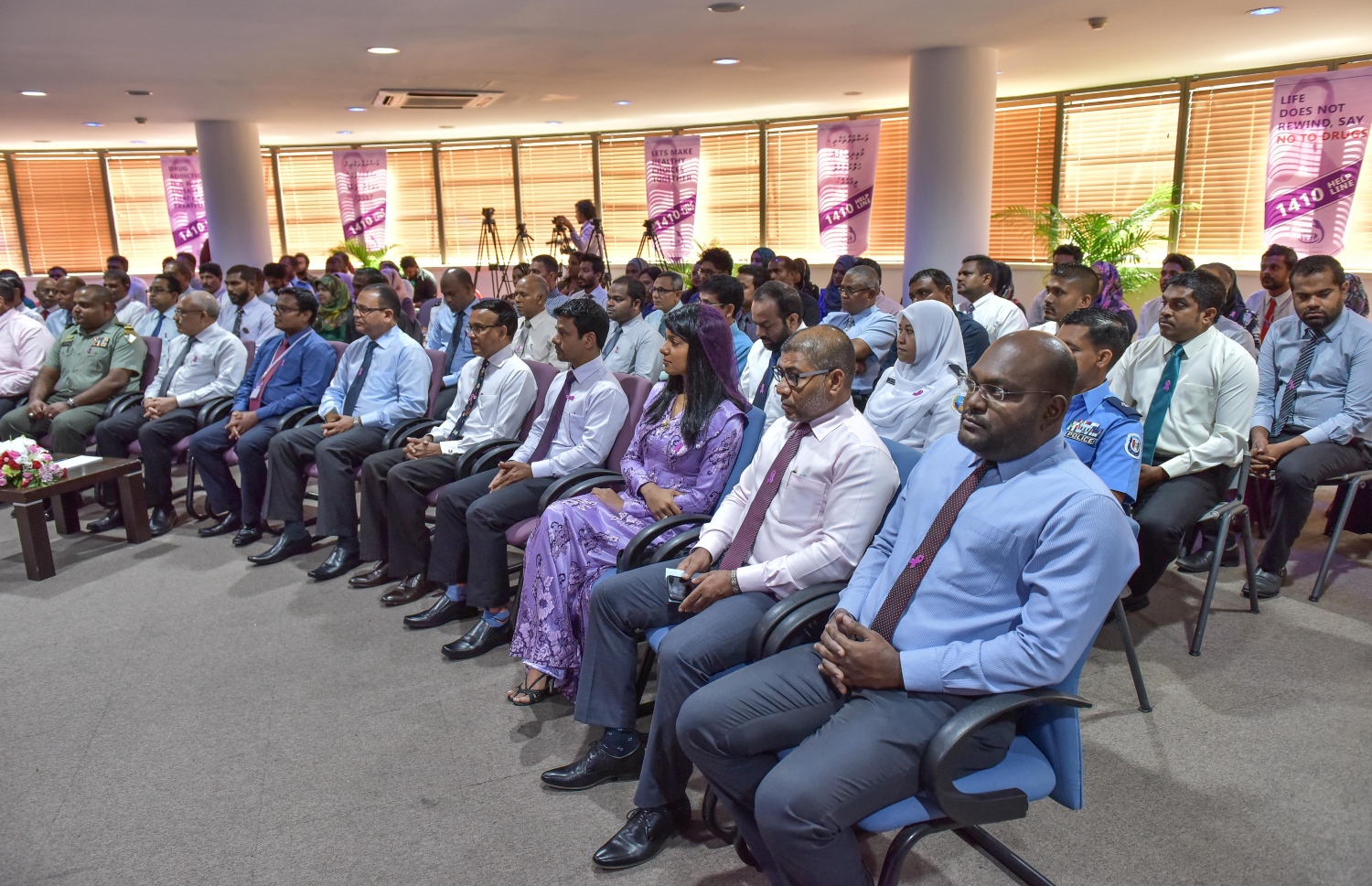 މަސްތުވާތަކެއްޗާ ދެކޮޅަށް މަސައްކަތް ކުރާ މީހުންގެ ދުވަސް ފާހަގަކުރަން ބޭއްވި ރަސްމިއްޔާތުގައި ބައިވެރިވެ ވަޑައިގެންނެވި ބައެއް އިސް ބޭފުޅުން -- ފޮޓޯ: ނިޝާން އަލީ/ މިހާރު