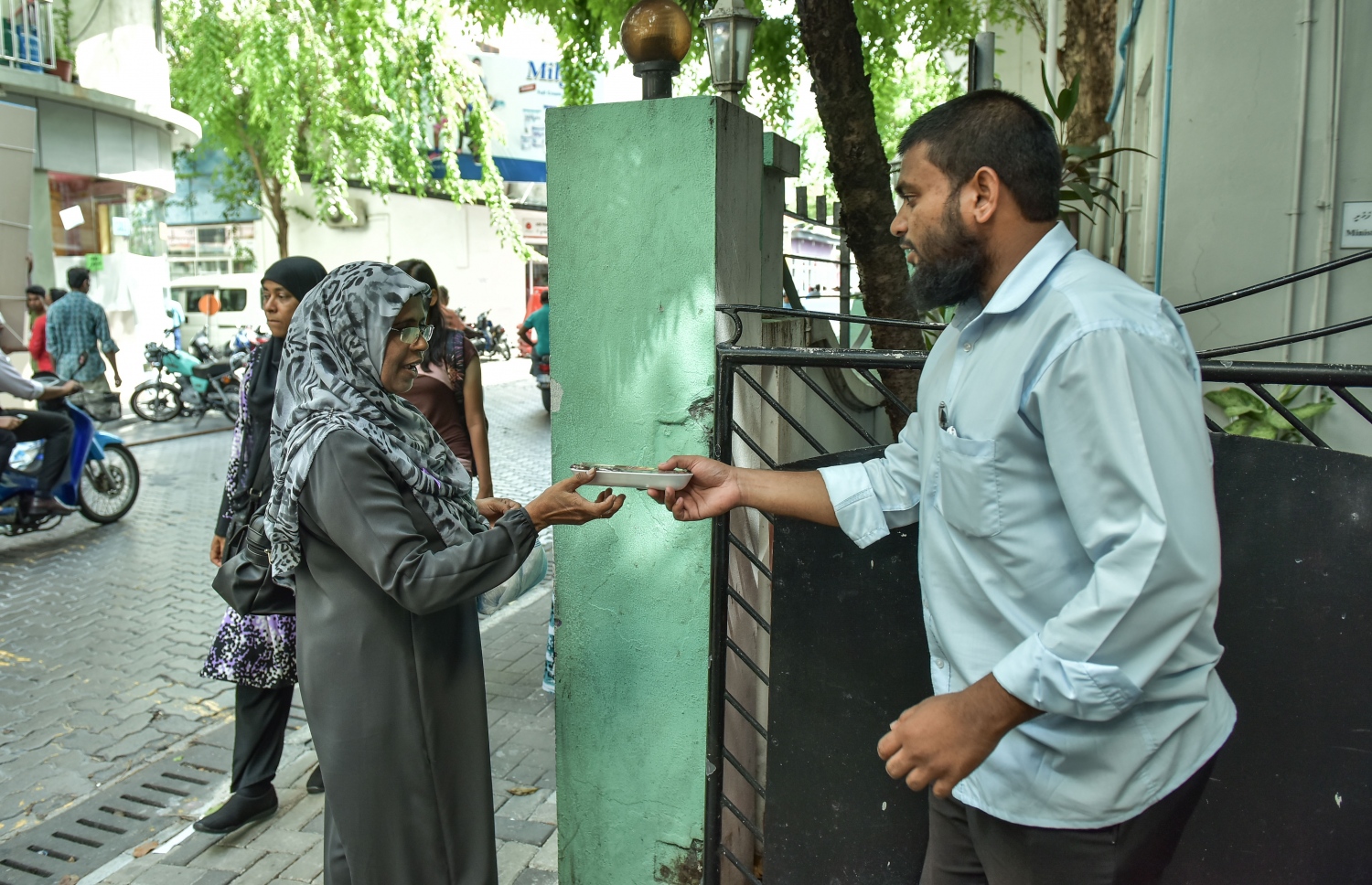 ސީއެންއެމްގެ ނޫސްވެރިޔާ މިސްބާހު ކަދުރު ބަހަނީ. --ފޮޓޯ: ނިޝާން އަލީ/ މިހާރު