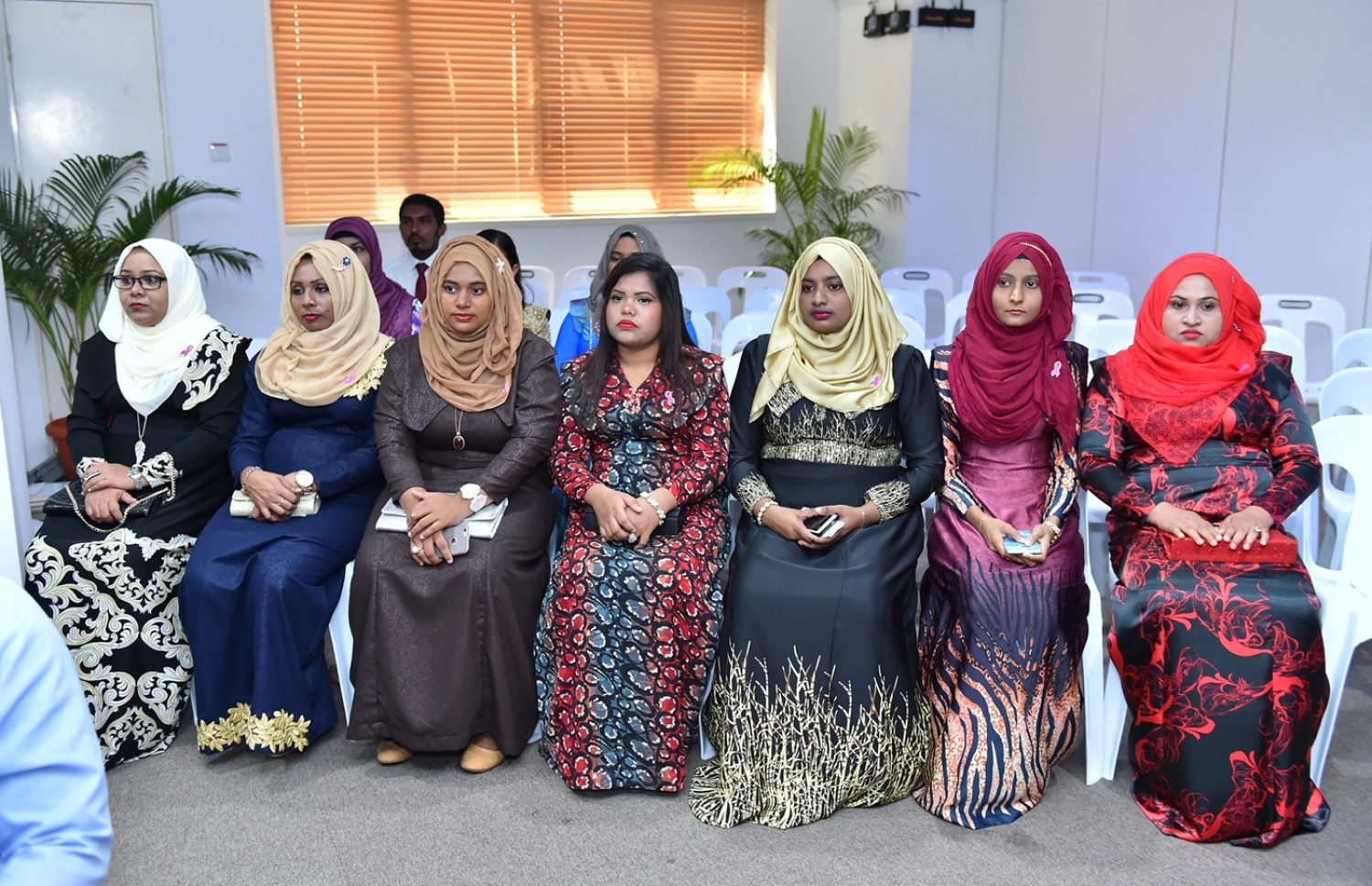 މާލެ: ޖޫން 26، 2016: ބައިނަލްއަޤްވާމީ ގޮތުން ފާހަގަކުރާ މަސްތުވާތަކެއްޗާއި ދެކޮޅަށް މަސައްކަތްކުރާ ދުވަހާ ގުޅިގެން ނޭޝަނަލް ޑްރަގް އެޖެންސީގެ ފަރާތުން ބޭއްވި ރަސްމީ ޖަލްސާގައި ނޭޝަނަލް ޑްރަގް ކައުންސިލްގެ މެމްބަރުންނާއި ނޭޝަނަލް ޑްރަގް އެޖެންސީގެ އެކި ފެންވަރުގެ މުވައްޒަފުން ބައިވެރިވަނީ.-- ރައީސް އޮފީސް