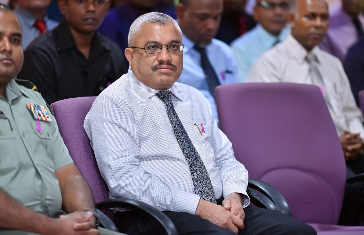 މާލެ: ޖޫން 26، 2016: ބައިނަލްއަޤްވާމީ ގޮތުން ފާހަގަކުރާ މަސްތުވާތަކެއްޗާއި ދެކޮޅަށް މަސައްކަތްކުރާ ދުވަހާ ގުޅިގެން ނޭޝަނަލް ޑްރަގް އެޖެންސީގެ ފަރާތުން ބޭއްވި ރަސްމީ ޖަލްސާގައި ނައިބު ރައީސް އަބްދުﷲ ޖިހާދު ބައިވެރިވެ ވަޑައިގަންނަވަނީ: ރައީސް އޮފީސް