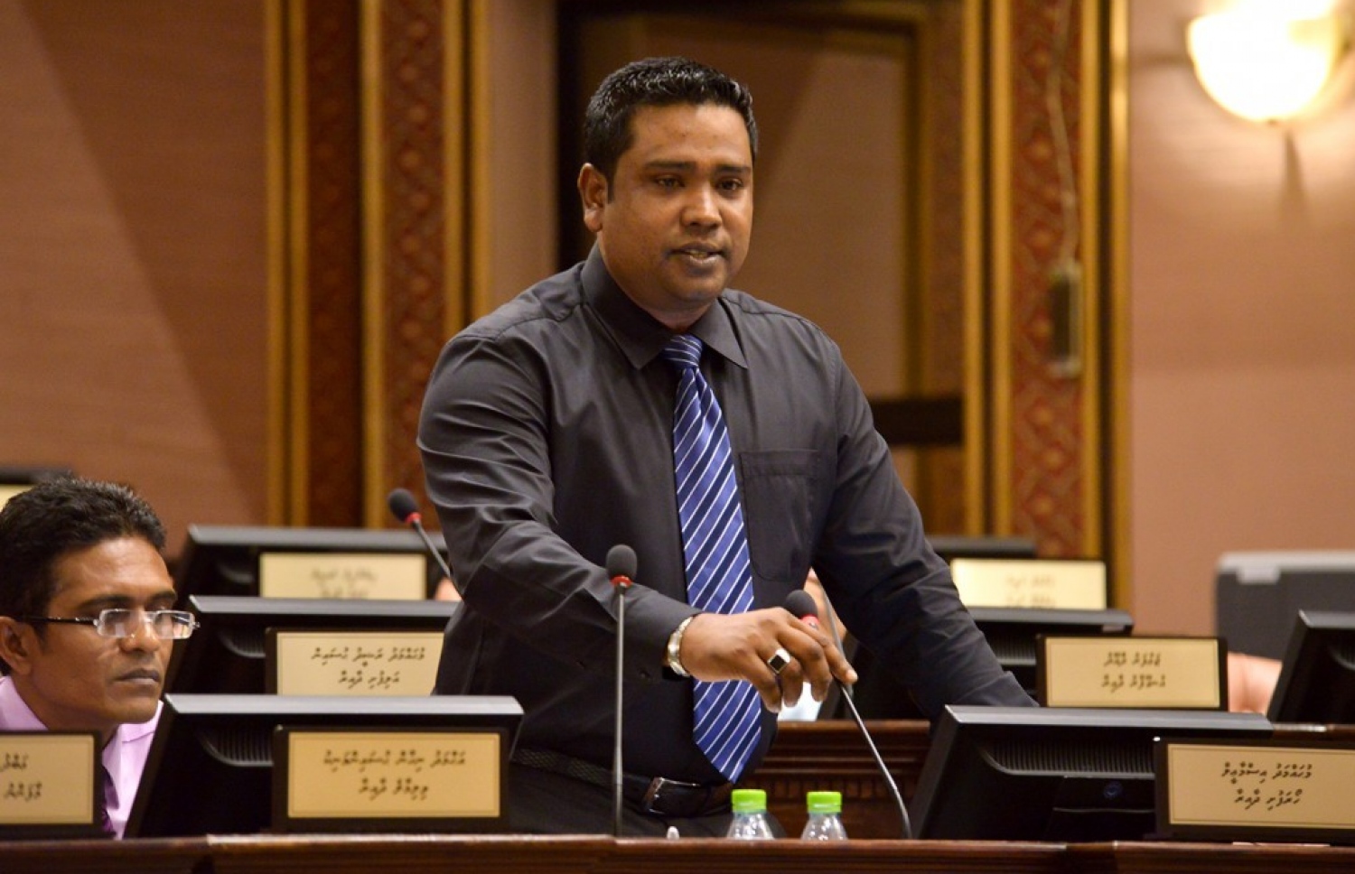 މެމްބަރު މުހައްމަދު އިސްމާއިލް މަޖިލީހުގެ ޖަލްސާއެއްގައި ވާހަކަ ދައްކަވަނީ.-- ފޮޓޯ: މަޖިލިސް