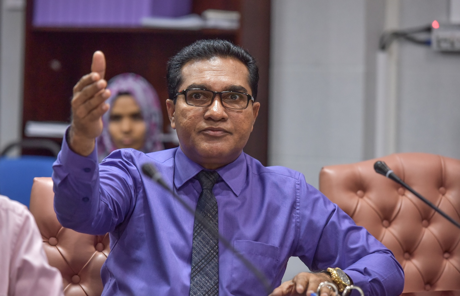 ފޭދޫ ދާއިރާގެ މެމްބަރު އިބްރާހިމް ދީދީ މަޖިލީހުގެ ކޮމެޓީއެއްގައި. އޭނާ ވަނީ އިގްތިސާދީ ކޮމެޓީއަށް ބަދަލުކޮށްފައި. - ފޮޓޯ: ނިޝާން އަލީ/ މިހާރު