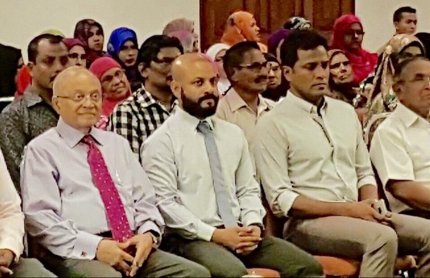 މައުމޫން ފައުންޑޭޝަނުން މިދިޔަ ހަފުތާގެ ބުދަދުވަހުގެ ރޭ ބޭއްވި ޖަލްސާގައި އުމަރު ބައިވެރިވެވަޑައިގަންނަވަނީ.