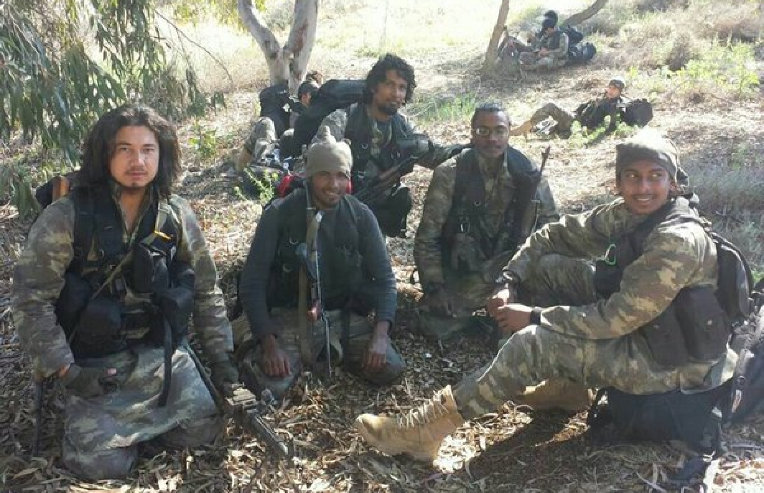 ހަނގުރާމަ އަށް ދިޔަ ބަޔަކު ސީރިއާގައި ހަތިޔާރާ އެކު