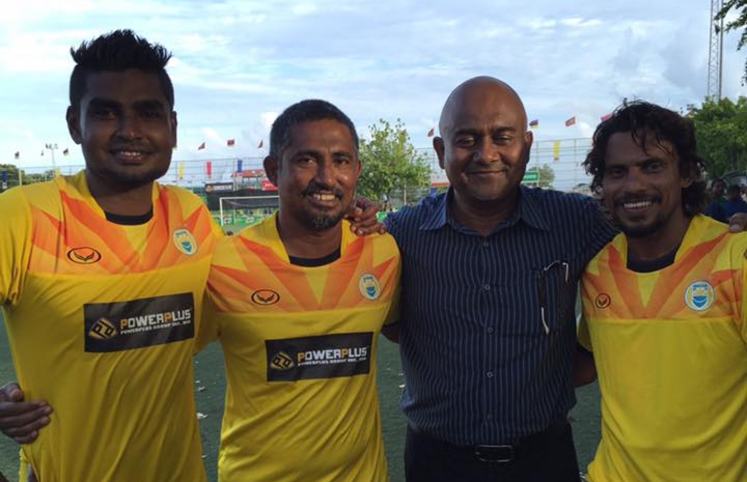 މާއްޓޭ (ކ-2) އޭނާ ކޯޗުކޮށްދިން ބައެއް ކުޅުންތެރިން ކަމަށްވާ އިސްމާއިލް މުހައްމަދު (ކ) އަދި ސޮބާ (ވ) އާއި އަނިލްއާ އެކު: ކާމިޔާބު ކޯޗެއް.