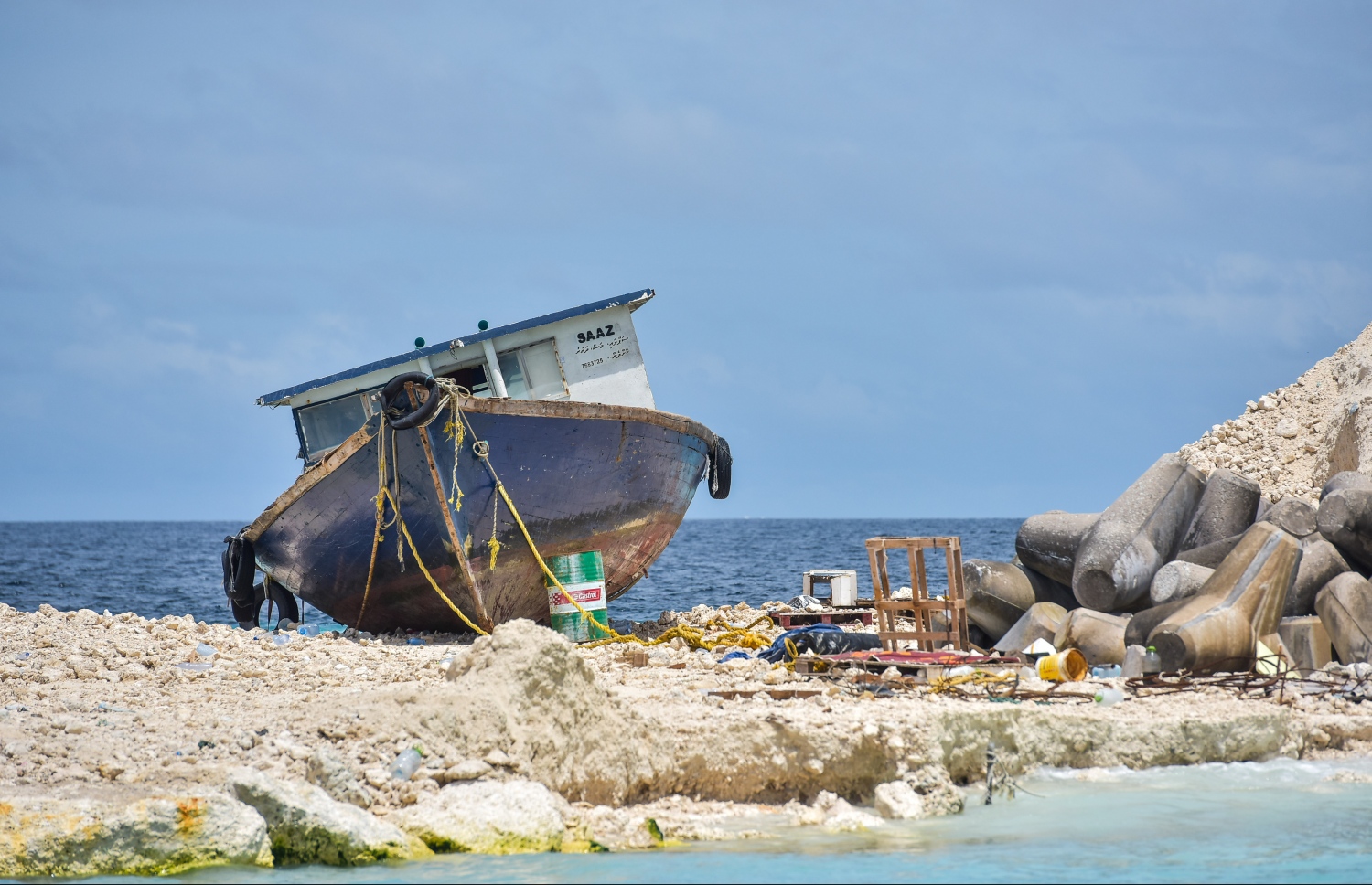 އާ ނެރުން ވަންނަން އުޅުމުގެ ތެރޭގައި ގެއްލުން ލިބުނު ދޯންޏެއް. ދެކުނު ފަރާތުގެ ޖާގައިގެ ދަތިކަން ކުރިއަށް ވުރެ ބޮޑު ކަމަށް އުޅަނދުތަކުގެ ކެޕްޓަނުން ބުނޭ. - ފޮޓޯ: މުހައްމަދު ޝަރުހާން/މިހާރު