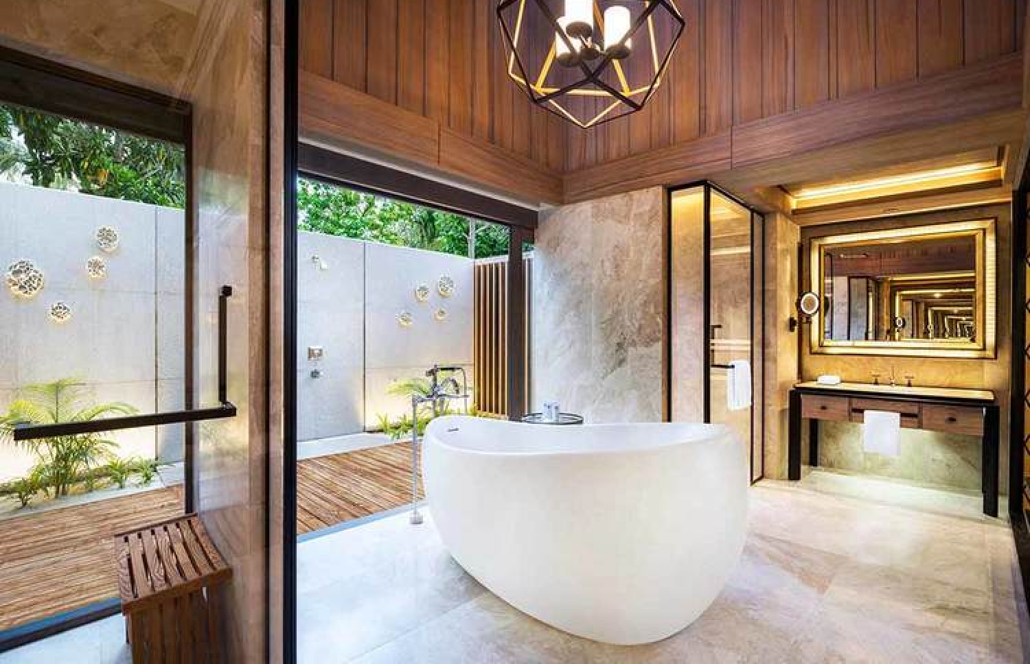 ސެއިންޓް ރެޖިސް ވޮށްމުލި ރިސޯޓްގެ ވިލާއެއް: މިއީ ސްޓާވުޑްގެ ފަރާތުން ރާއްޖޭގައި ހުޅުވާ ތިން ވަނަ ރިސޯޓް.