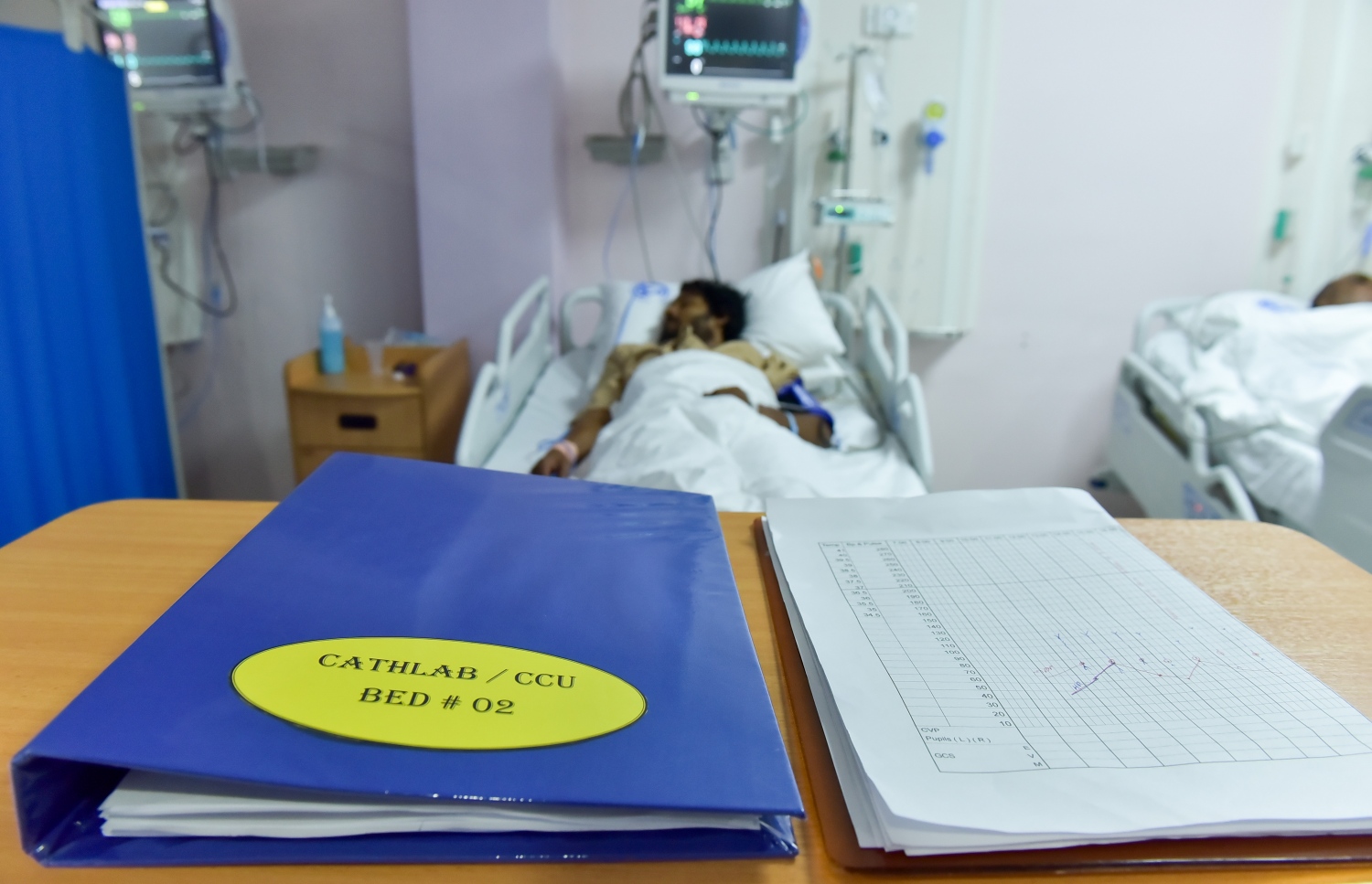 އިންދިރާގާނދީ މެމޯރިއަލް ހޮސްޕިޓަލް (އައިޖީއެމްއެޗް)ގަައި ހިތުގެ ބަލިތަކަށް ފަރުވާ ދިނުމަށް ގާއިމުކޮށްފައިވާ ކެތުލެބުން އެންޖިއޯ ޕްލާސްޓީ އާއި އެންޖިއޯ ގްރަފީގެ މަސައްކަތް ކުރިޔަށް ދާގޮތް މިއަދު ނޫސްވެރިންނަށް ދައްކާލަނީ. -- ފޮޓޯ:ނިޝާން އަލީ/މިހާރު