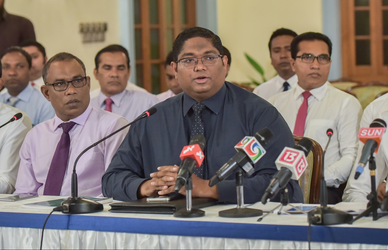ޕީޕީއެމްގެ ޕާލަމެންޓްރީ ގްރޫޕުގެ ނިއުސް ކޮންފަރެންސެއްގައި އެޓާނީ ޖެނެރަލް މުހައްމަދު އަނިލް ބައިވެރިވެވަޑައިގަންނަވަނީ
