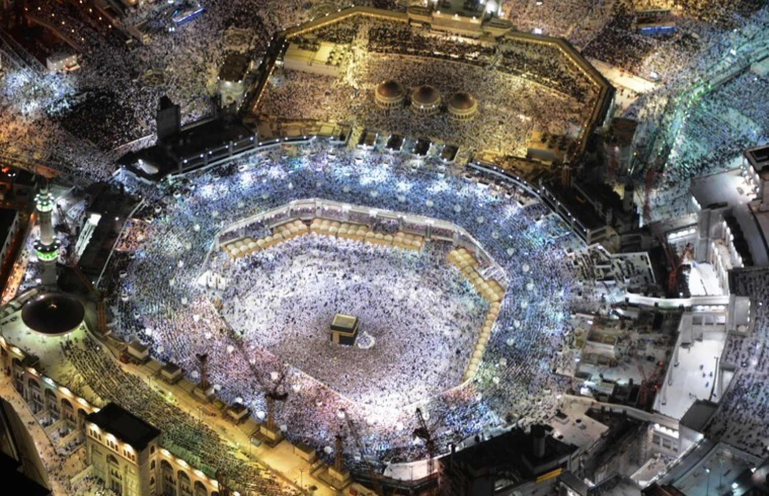 މައްކާ: ޖުލައި 1، 2016: ރަމަޟާން މަހުގެ 27 ވިލޭރޭ މައްކާގެ ހަރަމްފުޅުގައި އަޅުކަންކުރަނީ.-- ފޮޓޯ: އަލް ރިޔާލް