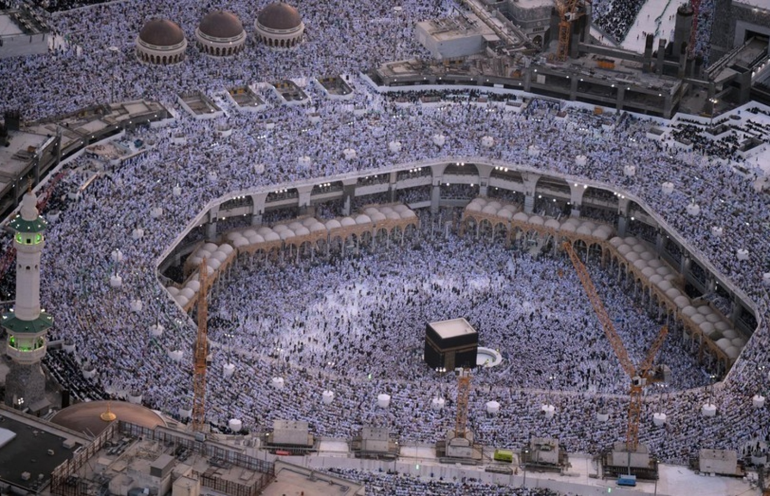 މައްކާ: ޖުލައި 1، 2016: ރަމަޟާން މަހުގެ 27 ވިލޭރޭ މައްކާގެ ހަރަމްފުޅުގައި އަޅުކަންކުރަނީ.-- ފޮޓޯ: އަލް ރިޔާލް