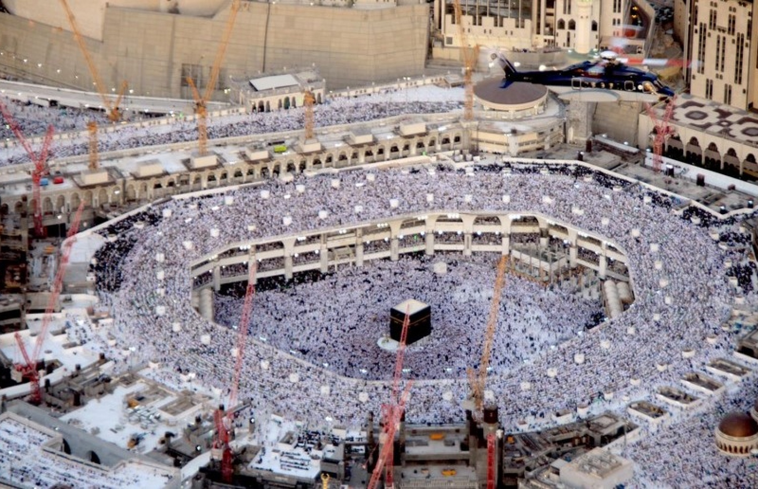 މައްކާ: ޖުލައި 1، 2016: ރަމަޟާން މަހުގެ 27 ވިލޭރޭ މައްކާގެ ހަރަމްފުޅުގައި އަޅުކަންކުރަނީ.-- ފޮޓޯ: އަލް ރިޔާލް