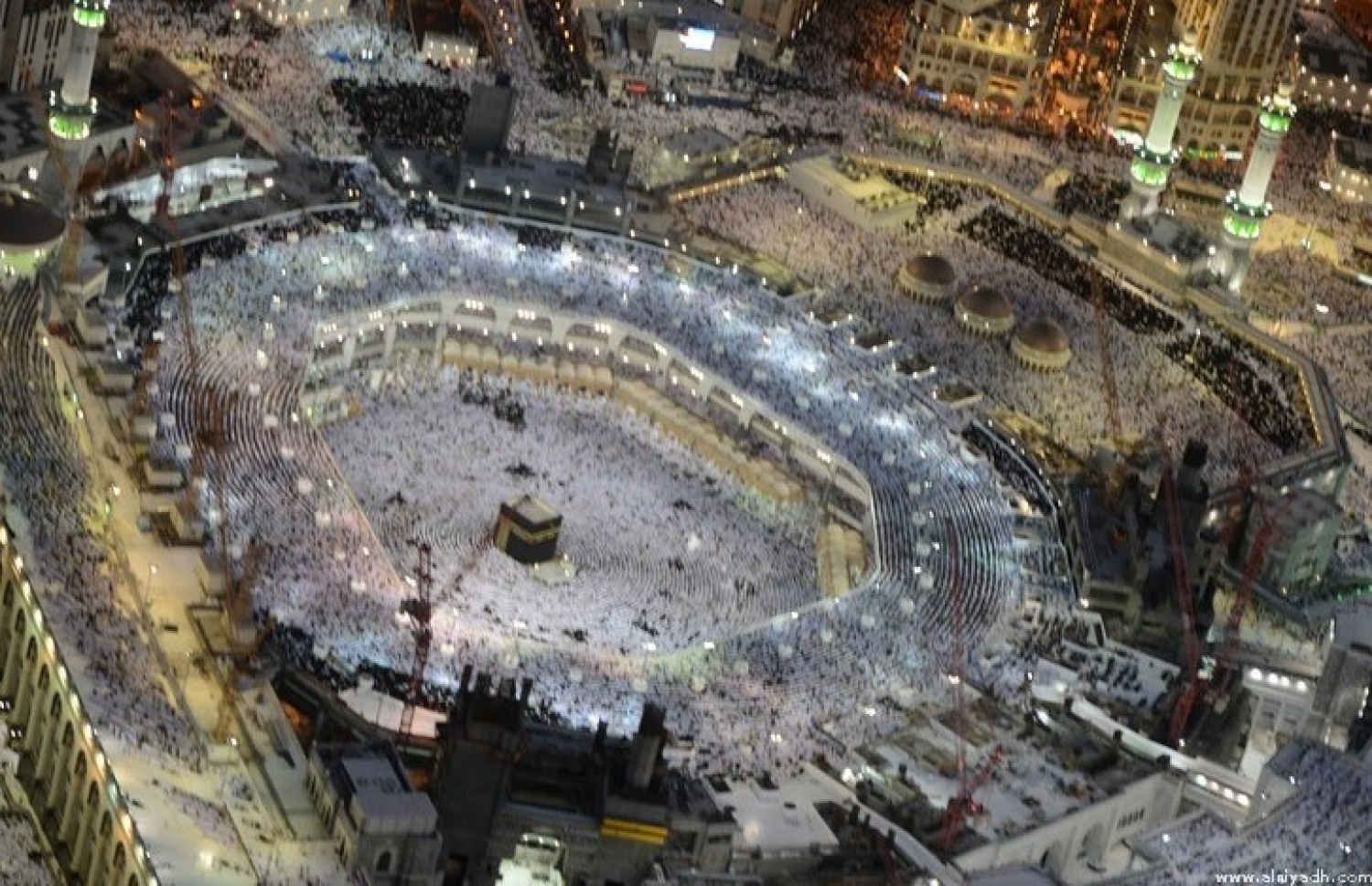 މައްކާ: ޖުލައި 1، 2016: ރަމަޟާން މަހުގެ 27 ވިލޭރޭ މައްކާގެ ހަރަމްފުޅުގައި އަޅުކަންކުރަނީ.-- ފޮޓޯ: އަލް ރިޔާލް