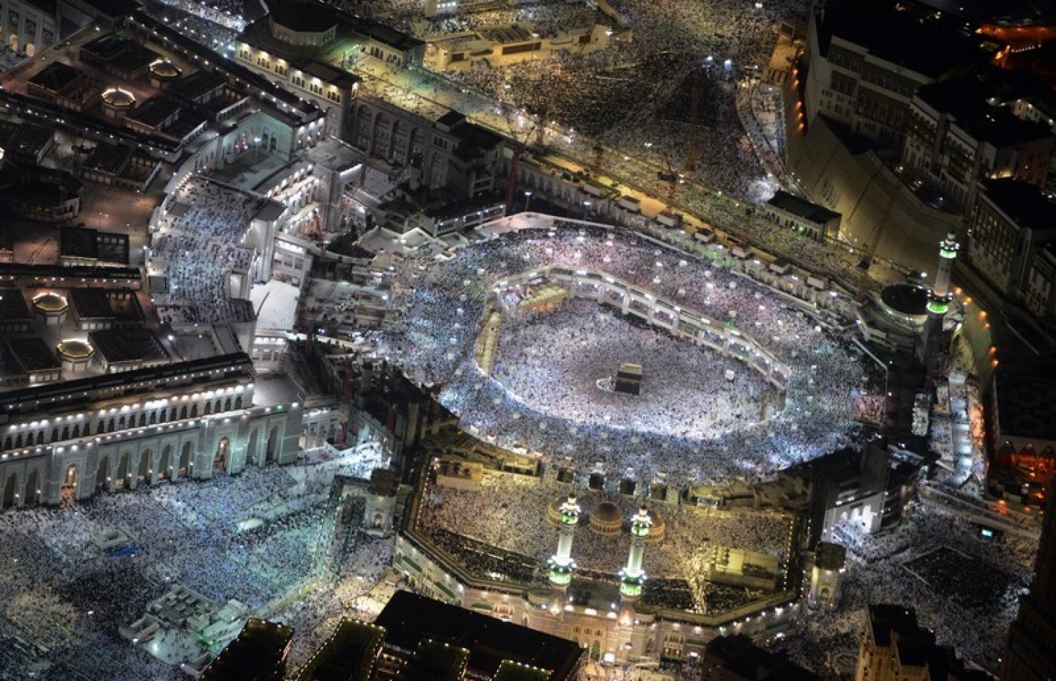 މައްކާ: ޖުލައި 1، 2016: ރަމަޟާން މަހުގެ 27 ވިލޭރޭ މައްކާގެ ހަރަމްފުޅުގައި އަޅުކަންކުރަނީ.-- ފޮޓޯ: އަލް ރިޔާލް