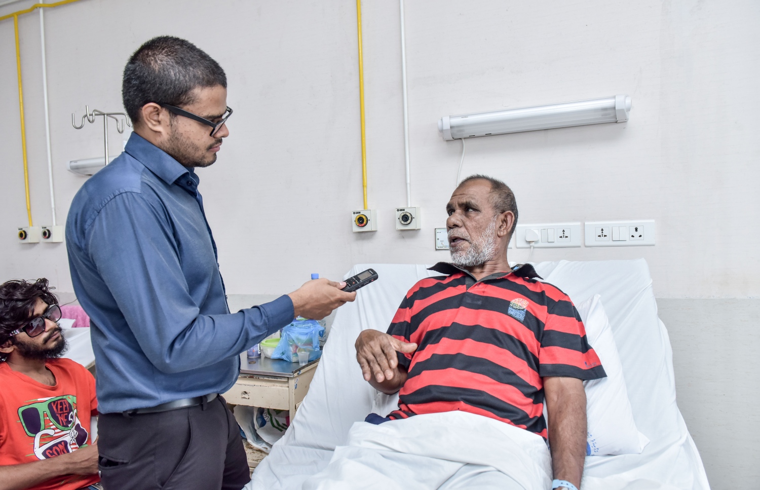 އެންޖިއޯޕްލާސްޓީ ހެދި މުހައްމަދު "މިހާރު"އާ ވާހަކަ ދައްކަނީ: އޭނާ މިހާރު ވަނީ ގެ އަށް ދޫކޮށްލާފައި.-- ފޮޓޯ: ނިޝާން އަލީ/ މިހާރު