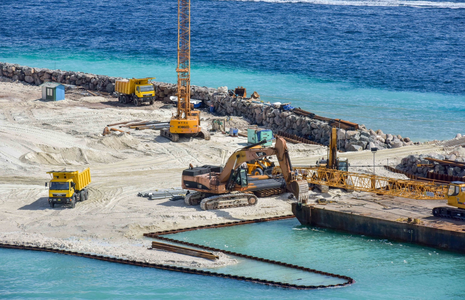 މާލޭ އިންޑަސްޓްރިއަލް ވިލެޖް ހެދުމުގެ މަސައްކަތް ކުރިއަށް ދަނީ: ތަރައްގީގެ އާ މަޝްރޫއުތައް ހިންގަން ޖެހޭ