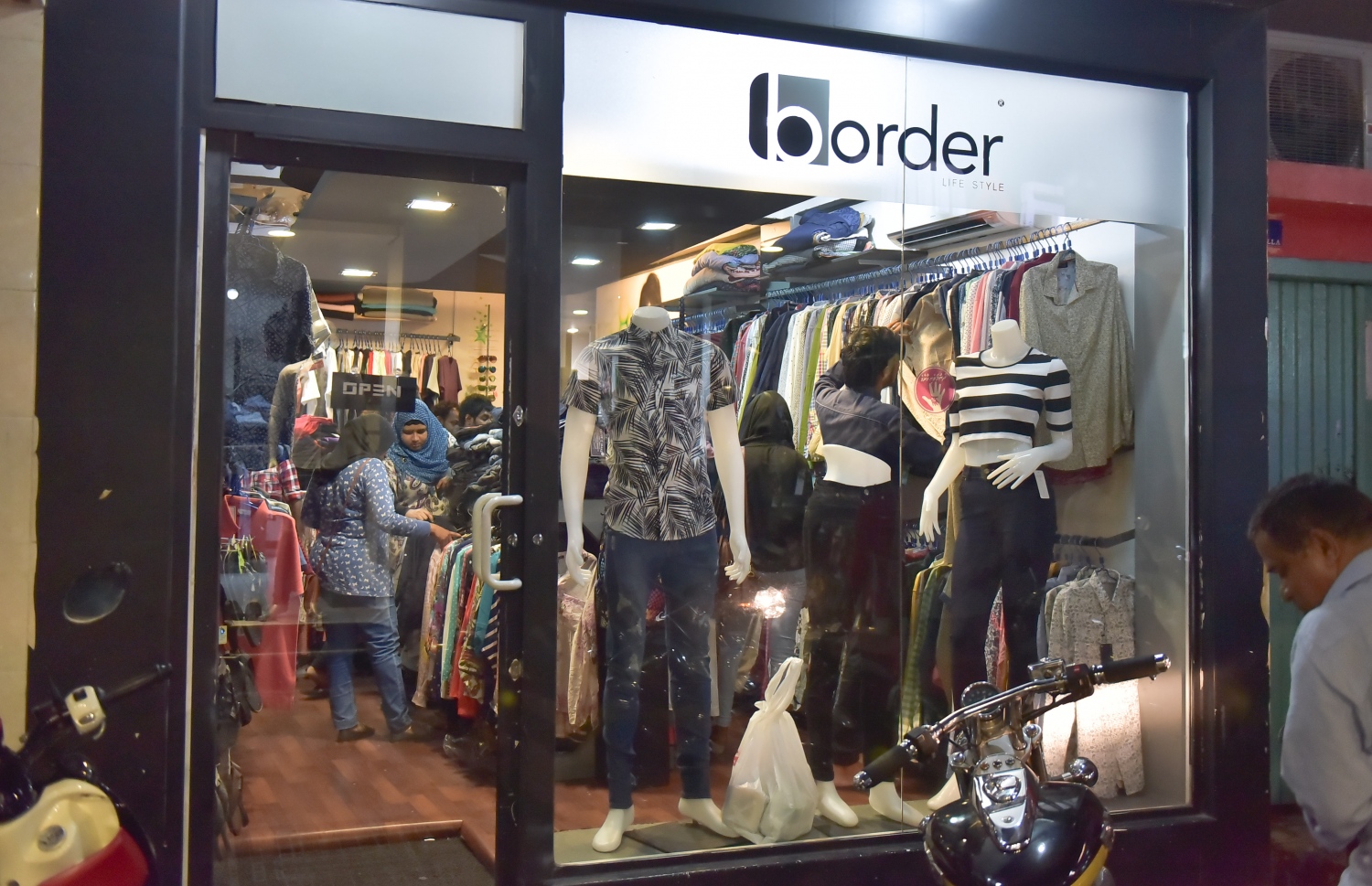 ފިތުރު އީދަށް މާލޭގެ ފިހާރަތަކުން ވިޔަފާރި ކުރުން