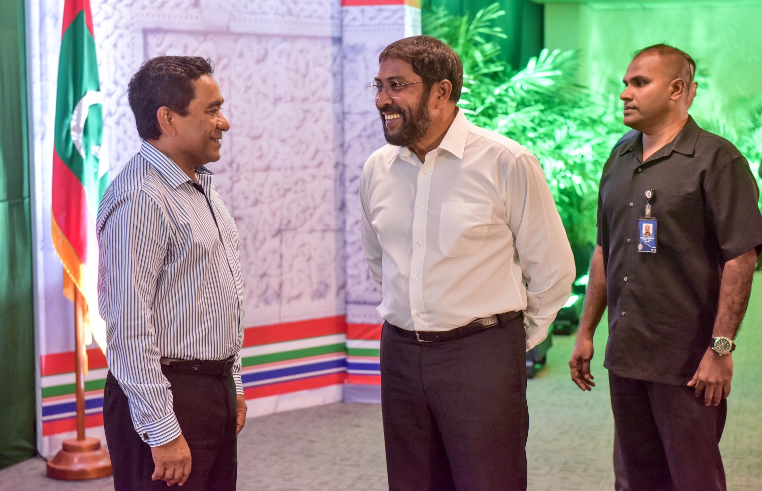 ޔާމީނާއި ގާސިމް: ޝަރީއަތް ނިމެންދެން ޔާމީން ޖަލުގައި ބަންދު ކޮށްފައިވާ މައްސަލައިގައި ގާސިމް ހުންނެވީ ވަރަށް ބޮޑަށް ހިތްޕުޅު ހަމަޖެހިވަޑައިނުގެންފައި.