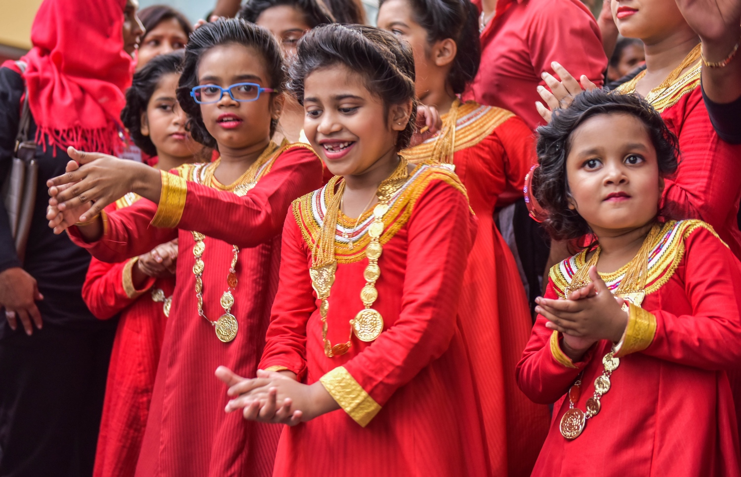 މާލެ: ޖުލައި 6، 2016: ފިތުރު އީދު ފާހަގަކުރުމަށް ޖުލައި 6، 2016 ވަނަ ދުވަހުގެ ހަވީރު ބޭއްވި ކުޑަކުދިންގެ ހިނގާލުން: މި ހިނގާލުމުގައި މާލި އަދި ބޮނޑުމަސް ފަދަ އީދުގެ ކުޅިވަރުތައް ދައްކާލި.-- ފޮޓޯ: މުހައްމަދު ޝަރުހާން/ މިހާރު