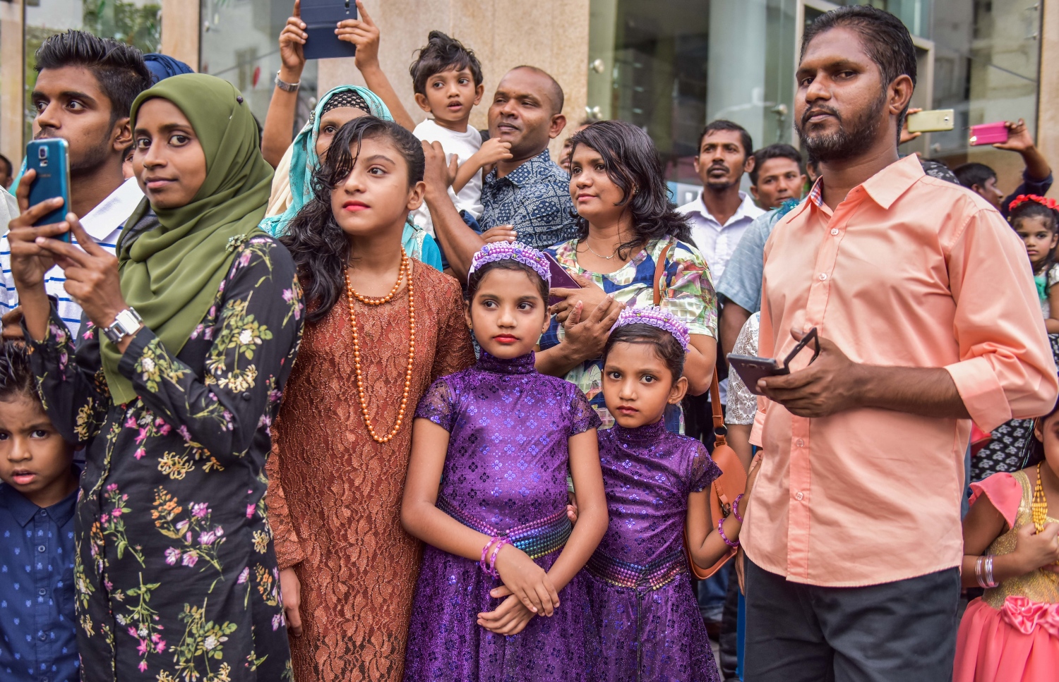 މާލެ: ޖުލައި 6، 2016: ފިތުރު އީދު ފާހަގަކުރުމަށް ޖުލައި 6، 2016 ވަނަ ދުވަހުގެ ހަވީރު ބޭއްވި ކުޑަކުދިންގެ ހިނގާލުން: މި ހިނގާލުމުގައި މާލި އަދި ބޮނޑުމަސް ފަދަ އީދުގެ ކުޅިވަރުތައް ދައްކާލި.-- ފޮޓޯ: މުހައްމަދު ޝަރުހާން/ މިހާރު