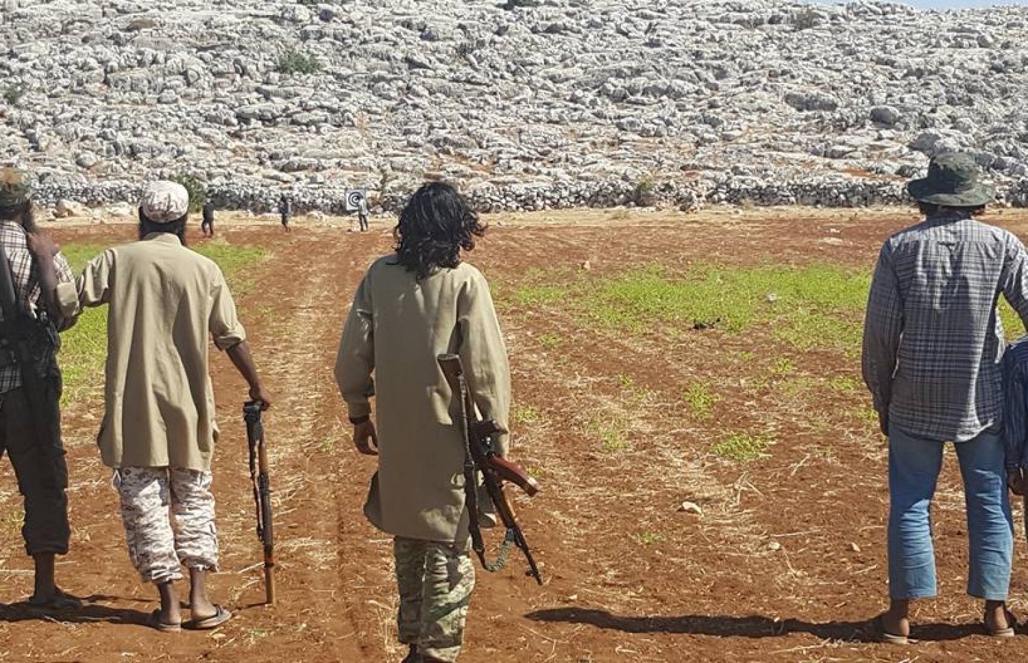 ސީރިއާގައި ތިބި ދިވެހިންތަކެއް އަމާޒަށް ބަޑި ޖަހަނީ-- ފޮޓޯ: ބިލާދު އަލް ޝާމް މީޑިއާ