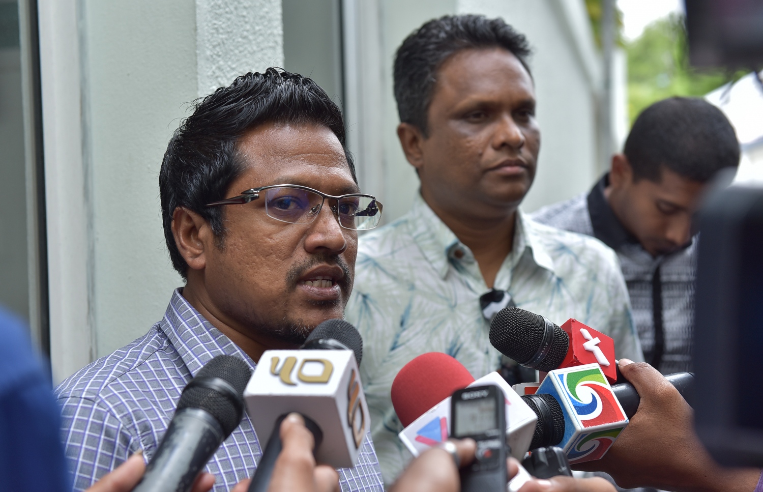 އެމްޑީޕީގެ ތަރުޖަމާން އިމްތިޔާޒު (ވ) މީޑިއާއާ ވާހަކަ ދައްކަވަނީ.---މިހާރު ފައިލް ފޮޓޯ