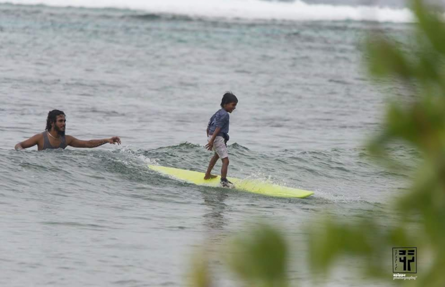 ސަންފައްތަގެ އެންމެ ހަގު ދަރިފުޅު، ހަ އަހަރުގެ އަރޫން ރާޅާ އަޅަނީ: އޭނާގެ ހުރިހާ ދަރިން ވެސް ރާޅާ އަޅާ-- ފޮޓޯ: ރާޅު އެދުރު