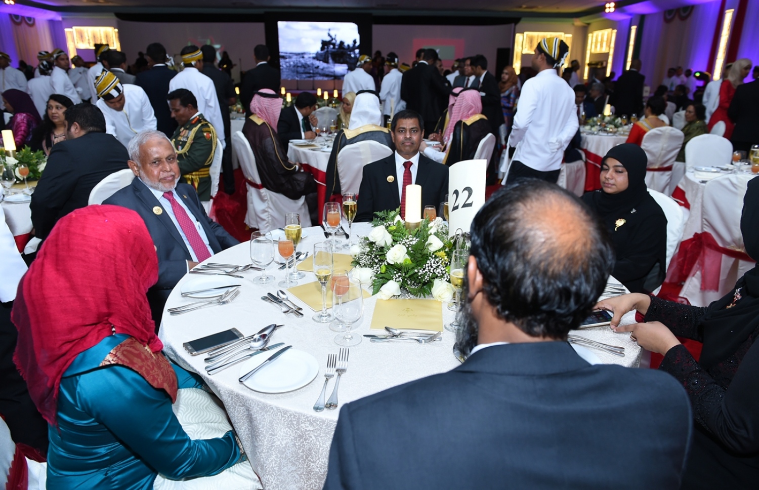 މިނިވަން ދުވަހުގެ މުނާސަބަތުގައި ރައީސް ޔާމީން ދެއްވި ޖާފަތުގައި ބައިވެރިވެވަޑައިގަތް ބައެއް ބޭފުޅުން. --ފޮޓޯ: ރައީސް އޮފީސް