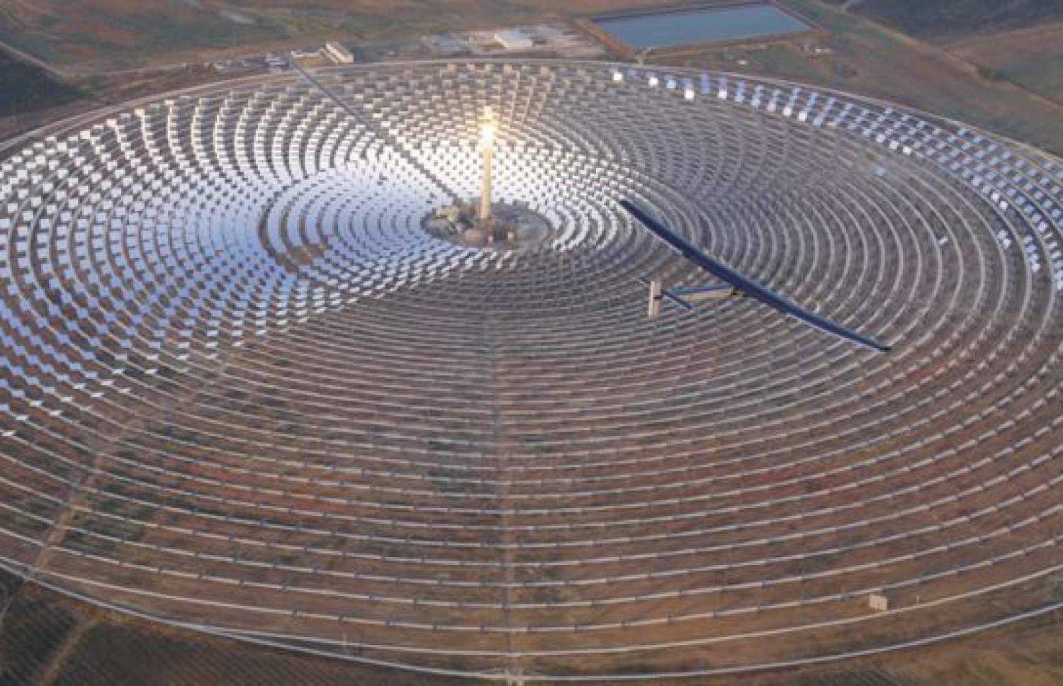 ސޯލާ އިމްޕަލްސް މަތިންދާ ބޯޓު ސެވިއްޔާ އިން ނައްޓާލައިގެން ދަތުރުކޮށްފައި ދަނީ. --ފޮޓޯ:ބީބިސީ