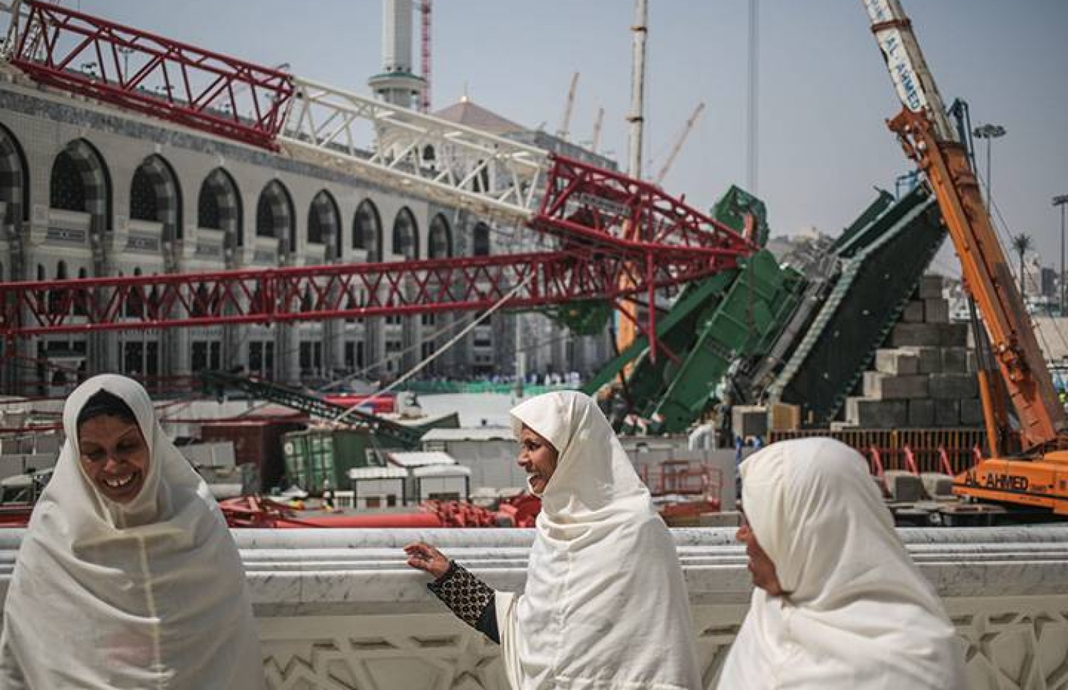 މައްކާގައި ހިނގި ކްރޭން ވެއްޓުމުގެ ހާދިސާގައި ހަރަމްފުޅަށް ކްރޭން ވެއްޓިފައި.