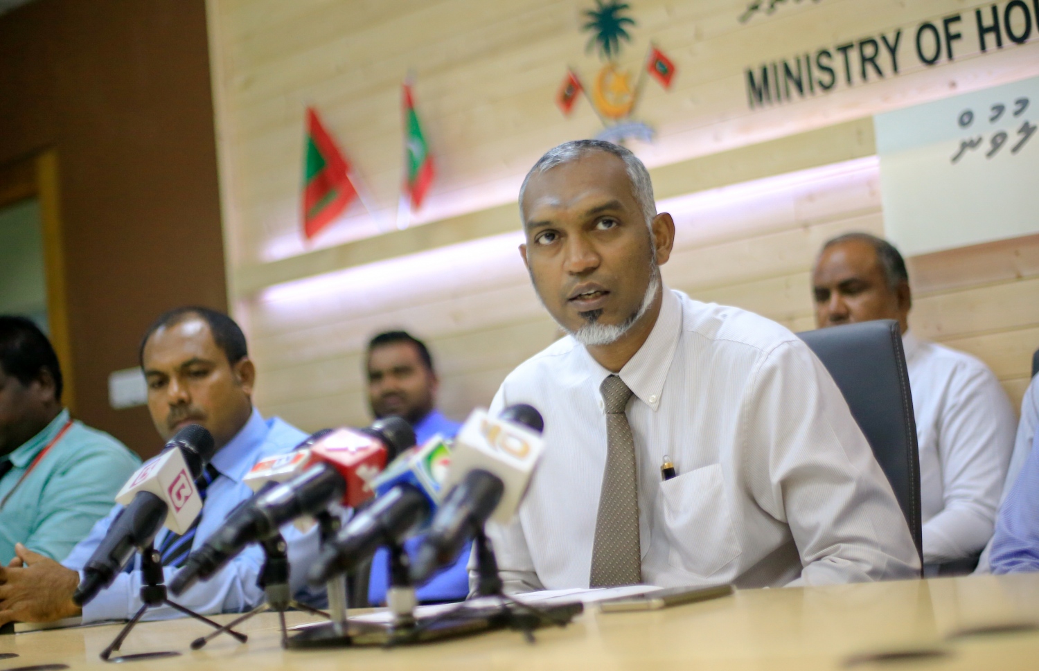 ހައުސިން މިނިސްޓަރު ޑރ.މުއިއްޒު ނޫސްވެރިންނާ ވާހަކަ ދައްކަވަނީ. - ފޮޓޯ/މިހާރު