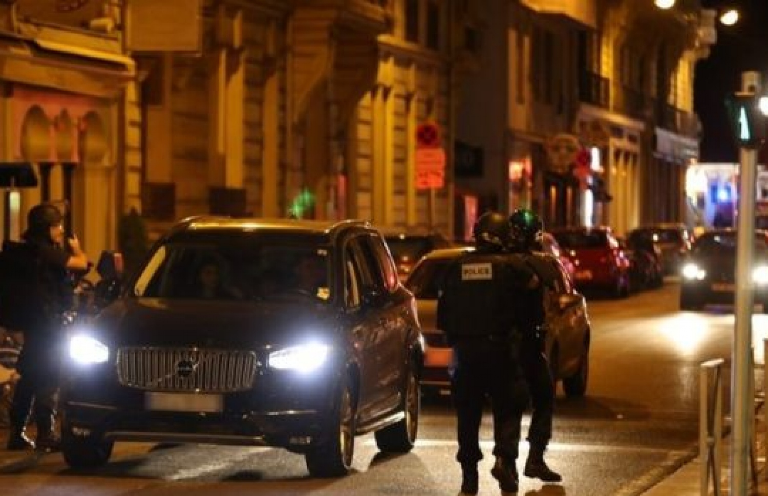 ލޮރީން ޖެއްސުމުން ޒަޚަމްވި ގިނަ ބަޔަކަށް ދަނީ ހޮސްޕިޓަލްތަކުގައި ފަރުވާ ދެމުން. --ފޮޓޯ:އޭއެފްޕީ