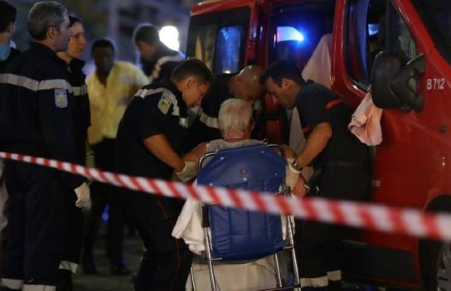 ލޮރީން ޖެއްސުމުން ޒަޚަމްވި ގިނަ ބަޔަކަށް ދަނީ ހޮސްޕިޓަލްތަކުން ފަރުވާ ދެމުން. --ފޮޓޯ:އޭއެފްޕީ