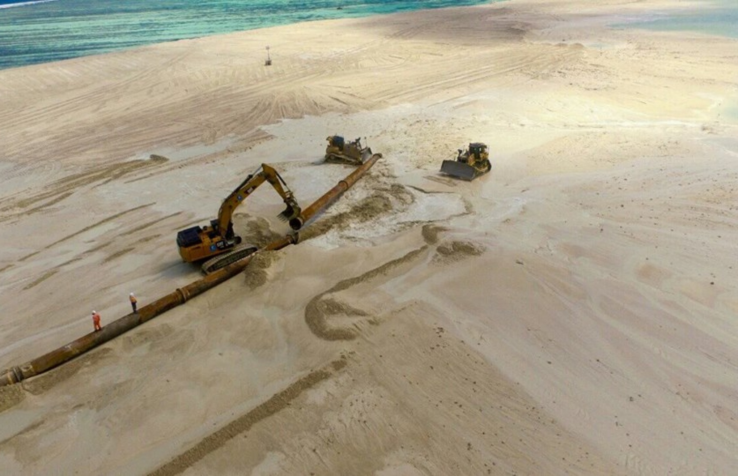 ހިންމަފުށި ހިއްކުމުގެ މަސައްކަތް ކުރަނީ، މި ތަން ހިއްކާ ނިމުމުން ހިންމަފުށީގައި މިހާރު މީހުން ދިރިއުޅޭ ސަރަހައްދަށް ވުރެ ބޮޑު ވާނެ ކަމަށް ކައުންސިލުން ބުނޭ. - ފޮޓޯ: ހައުސިން މިނިސްޓްރީ