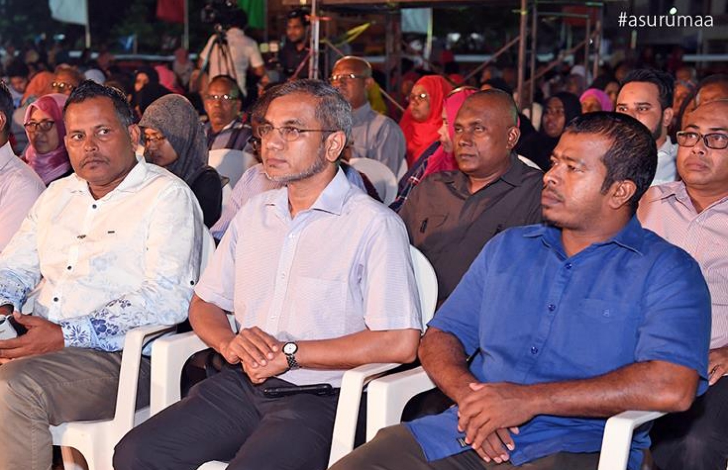 ފޭދުގައި ރޭ އޮތް ޖަލްސާގައި ހިތަދޫ ދެކުނު ދާއިރާގެ އެމްޑީޕީ މެމްބަރު އިބްރާހީމްދީދީ.