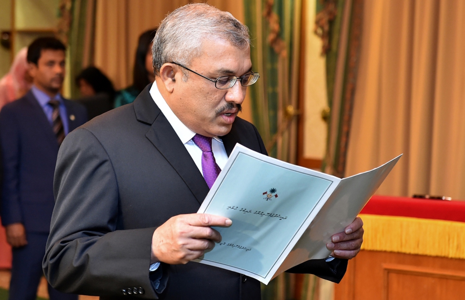 ރައީސް ޔާމީންގެ ވެރިކަމުގެ ތިން ވަނަ ނައިބު ރައީސް އަބްދުﷲ ޖިހާދު މަގާމުގެ ހުވާ ކުރައްވަނީ. --ފޮޓޯ ރައީސް އޮފީސް