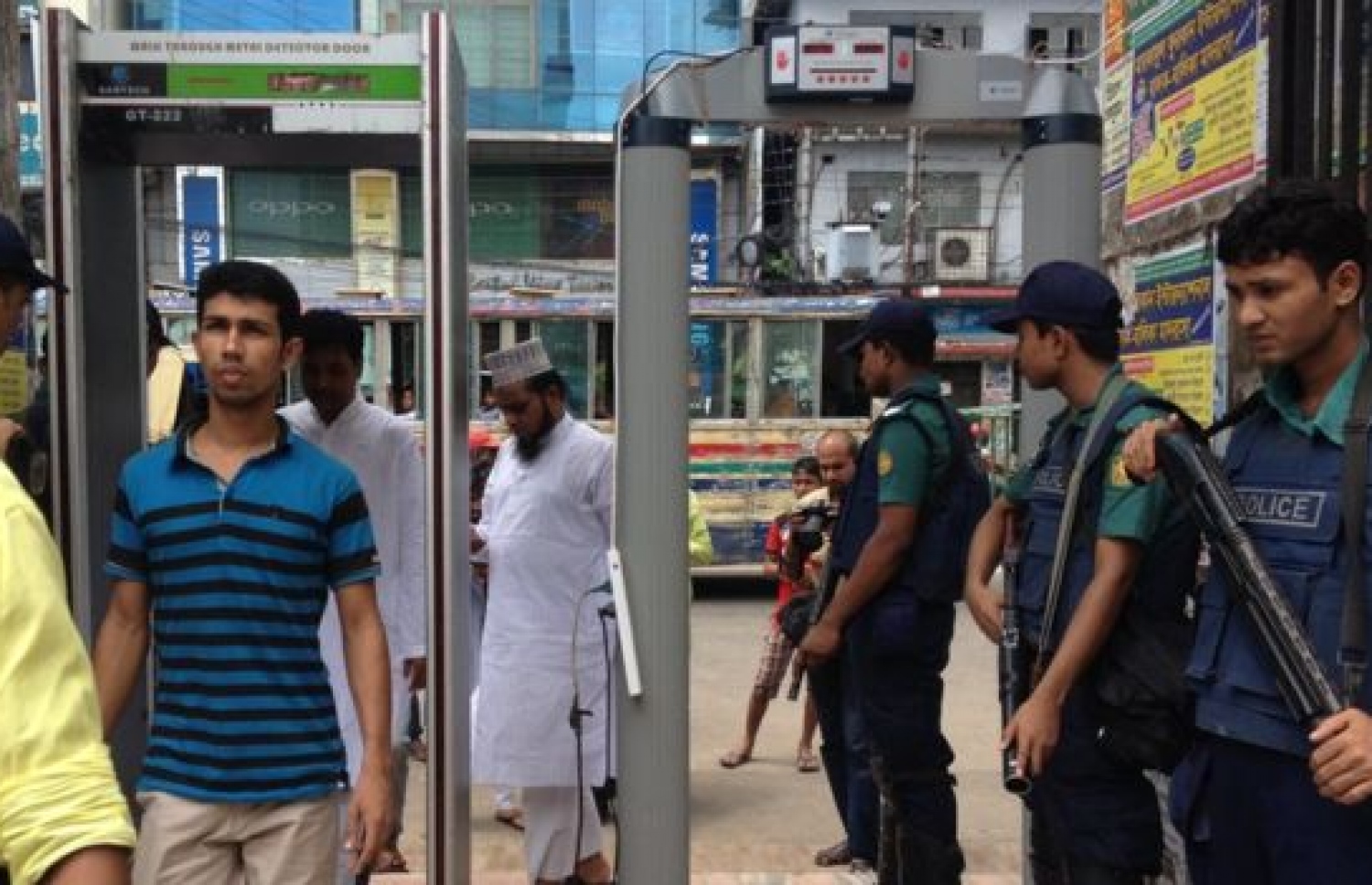 ޑާކާގެ މިސްކިތުގެ ސަލާމަތީ ކަންކަން އިއްޔެ ވަނީ ވަރުގަދަކޮށްފައި. --ފޮޓޯ:ބީބީސީ