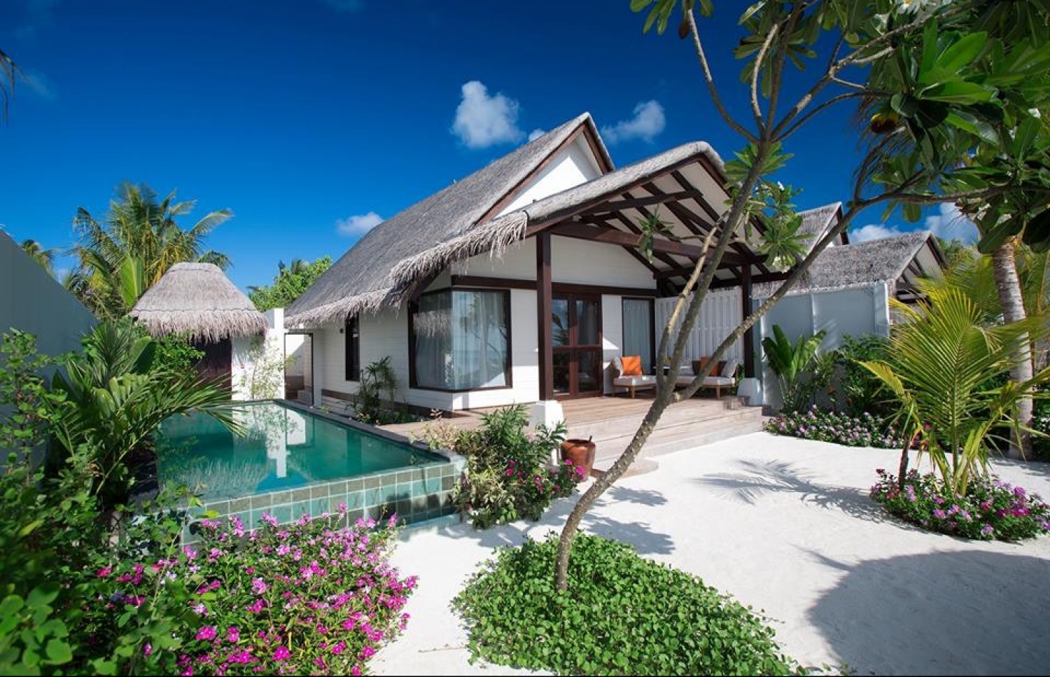 އޯޒެން ބައި މާދޫގެ ހިތްގައިމު ބީޗް ވިލާއެއް. -- ފޮޓޯ: އޯޒެން ބައި މާދޫ