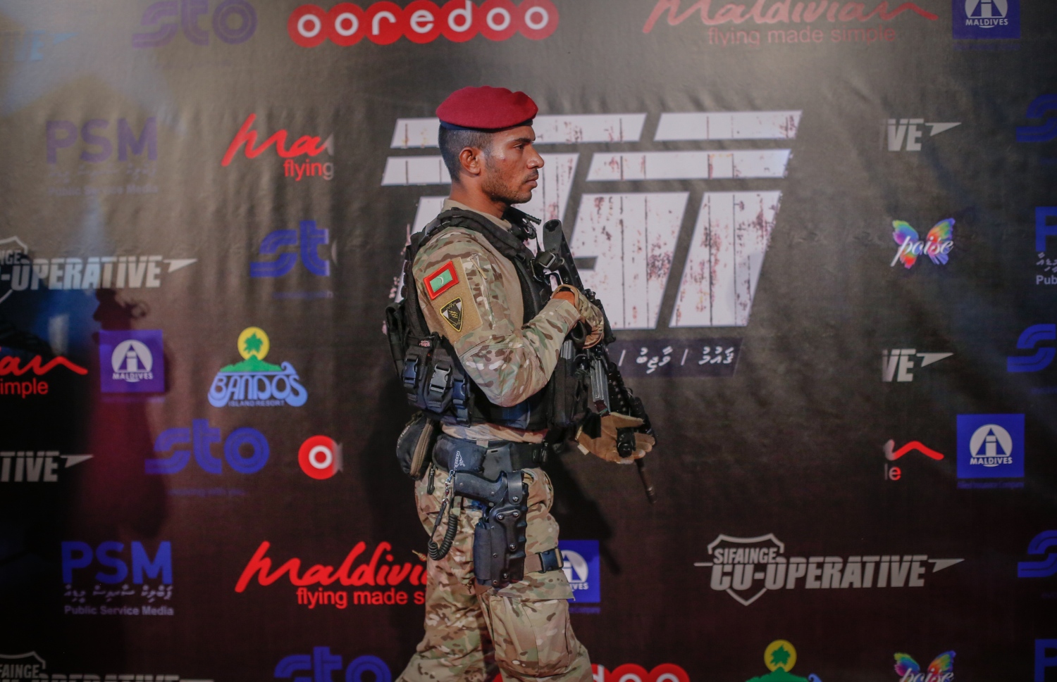 މާލެ: ޖުލައި 16، 2016: ނޮވެމްބަރު 3، 1988 ގައި ދިވެހިންގެ ބަޔަކު އަޑީގައި ތިބެގެން ތަމަޅަ ޓެރަރިސްޓުން ރާއްޖެ އަށް ދިން އުދުވާނީ ހަމަލާ އަސްލަކަށް ނަގައިގެން ގައުމީ ދިފާއީ ބާރުން ކުޅުނު ފިލްމު "ހާދަރު" ރިލީސް ކުރުމަށް އޮލިމްޕަހުގައި ބޭއްވި ހަފްލާ.-- ފޮޓޯ: މުހައްމަދު ޝަރުހާން/ މިހާރު