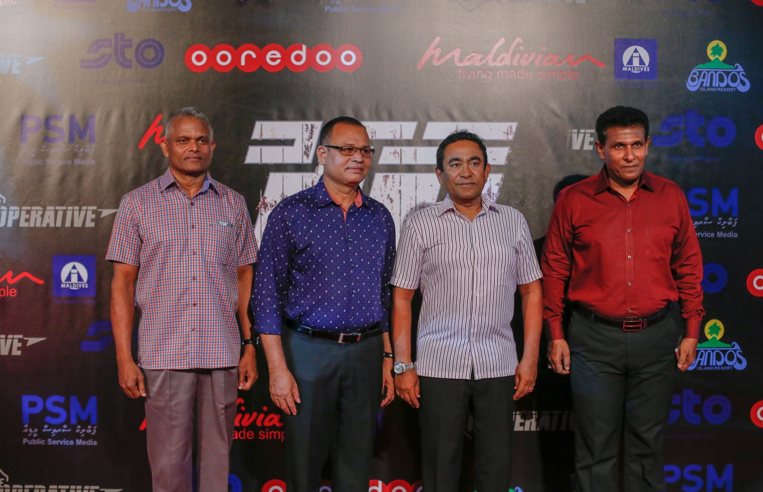 މާލެ: ޖުލައި 16، 2016: ނޮވެމްބަރު 3، 1988 ގައި ދިވެހިންގެ ބަޔަކު އަޑީގައި ތިބެގެން ތަމަޅަ ޓެރަރިސްޓުން ރާއްޖެ އަށް ދިން އުދުވާނީ ހަމަލާ އަސްލަކަށް ނަގައިގެން ގައުމީ ދިފާއީ ބާރުން ކުޅުނު ފިލްމު "ހާދަރު" ރިލީސް ކުރުމަށް އޮލިމްޕަހުގައި ބޭއްވި ހަފްލާގައި ރައީސް އަބްދުﷲ ޔާމިން ބައިވެރިވެ ވަޑައިގަންނަވަނީ.-- ފޮޓޯ: މުހައްމަދު ޝަރުހާން/ މިހާރު