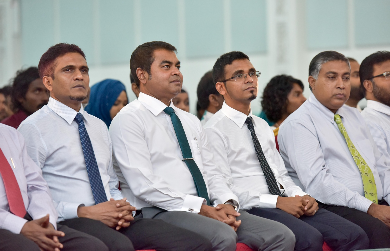 މާލެ: ޖުލައި 16، 2016: "ސާފު ރާއްޖެ" ގައުމީ މަހާސިންތާ ފަށަން ބޭއްވި ރަސްމިއްޔާތުގައި މަހާސިންތާގެ އިސް ބޭފުޅުން ބައިވެރިވެ ވަޑައިގަންނަވަނީ. -- ފޮޓޯ: ނިޝާން އަލީ/ މިހާރު