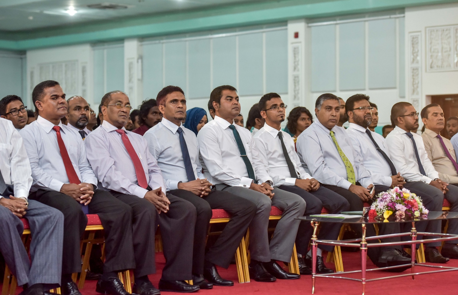 މާލެ: ޖުލައި 16، 2016: "ސާފު ރާއްޖެ" ގައުމީ މަހާސިންތާ ފަށަން ބޭއްވި ރަސްމިއްޔާތުގައި މަހާސިންތާގެ އިސް ބޭފުޅުން ބައިވެރިވެ ވަޑައިގަންނަވަނީ. -- ފޮޓޯ: ނިޝާން އަލީ/ މިހާރު