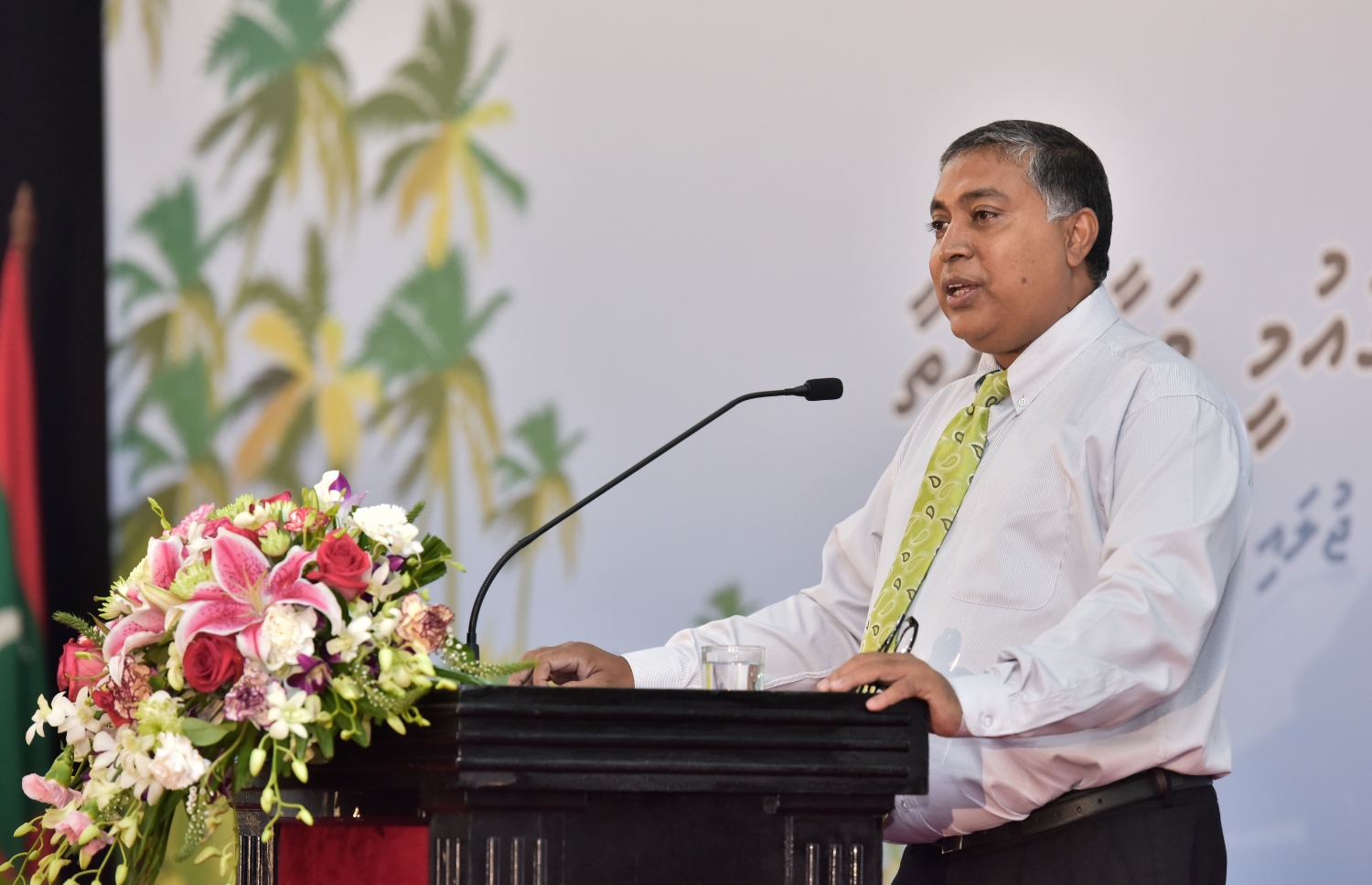 މާލެ: ޖުލައި 16، 2016: "ސާފު ރާއްޖެ" ގައުމީ މަހާސިންތާ ފަށަން ބޭއްވި ރަސްމިއްޔާތުގައި އެންވާރުމަންޓް މިނިސްޓްރީގެ ޑެޕިއުޓީ މިނިސްޓަރު އަލީ އާމިރު ވާހަކަ ދައްކަވަނީ. -- ފޮޓޯ: ނިޝާން އަލީ/ މިހާރު