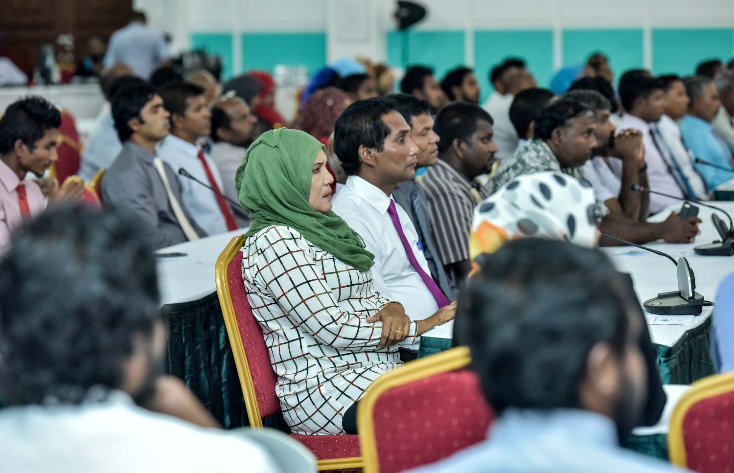 މާލެ: ޖުލައި 16، 2016: "ސާފު ރާއްޖެ" ގައުމީ މަހާސިންތާ ފަށަން ބޭއްވި ރަސްމިއްޔާތުގައި މަހާސިންތާގެ ބައިވެރިން ދަރުބާރުގޭގައި. -- ފޮޓޯ: ނިޝާން އަލީ/ މިހާރު