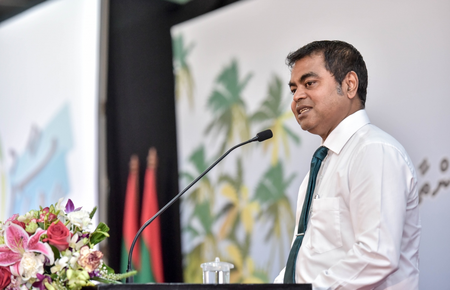 މާލެ: ޖުލައި 16، 2016: "ސާފު ރާއްޖެ" ގައުމީ މަހާސިންތާ ފަށަން ބޭއްވި ރަސްމިއްޔާތުގައި އެންވާރުމަންޓް މިނިސްޓަރު ތޯރިގް އިބްރާހިމް ވާހަކަ ދައްކަވަނީ-- ފޮޓޯ: ނިޝާން އަލީ/ މިހާރު