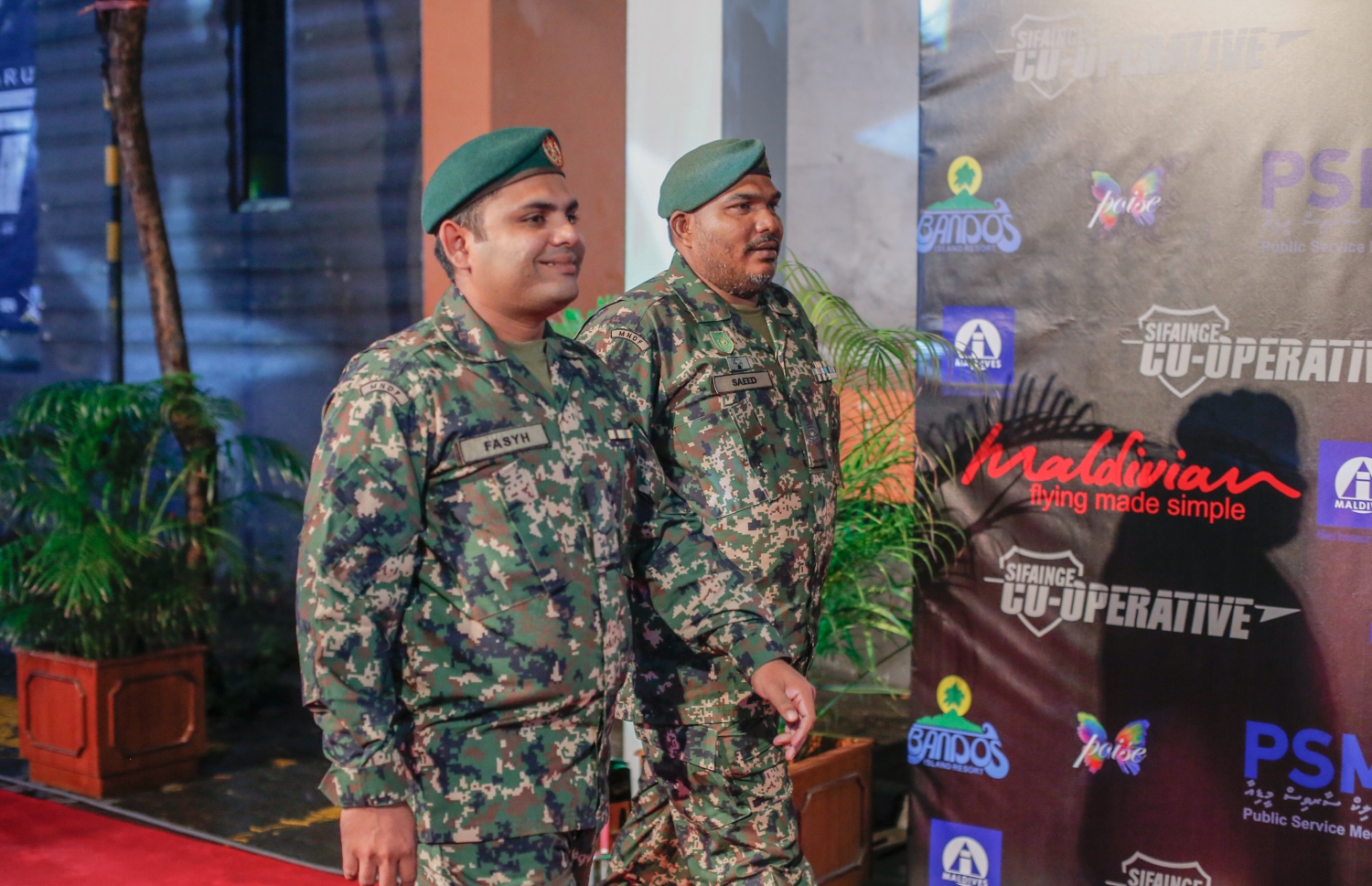 މާލެ: ޖުލައި 16، 2016: ނޮވެމްބަރު 3، 1988 ގައި ދިވެހިންގެ ބަޔަކު އަޑީގައި ތިބެގެން ތަމަޅަ ޓެރަރިސްޓުން ރާއްޖެ އަށް ދިން އުދުވާނީ ހަމަލާ އަސްލަކަށް ނަގައިގެން ގައުމީ ދިފާއީ ބާރުން ކުޅުނު ފިލްމު "ހާދަރު" ރިލީސް ކުރުމަށް އޮލިމްޕަހުގައި ބޭއްވި ހަފްލާ.-- ފޮޓޯ: މުހައްމަދު ޝަރުހާން/ މިހާރު